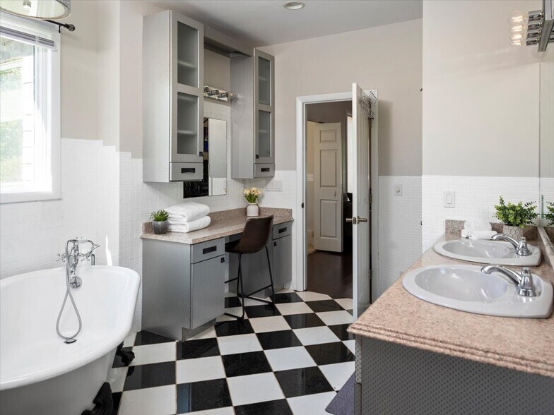 More Photos Of 3533 PA 2012, Union Dale Specialty For Sale