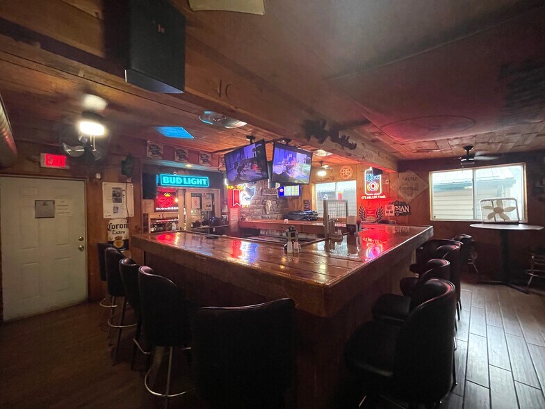 More Photos Of 2521 Waynesburg Dr SE, Canton General Retail For Sale