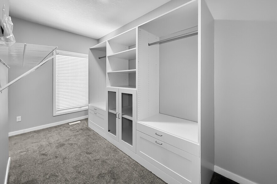 More Photos Of 4326 Hickman Rd, Des Moines Apartments For Sale