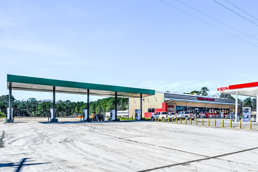 More Photos Of 22263 US Highway 59 N, Queen City Service Station For Sale