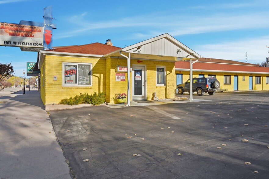 More Photos Of 214 E Cleveland St, Sundance Hotel For Sale