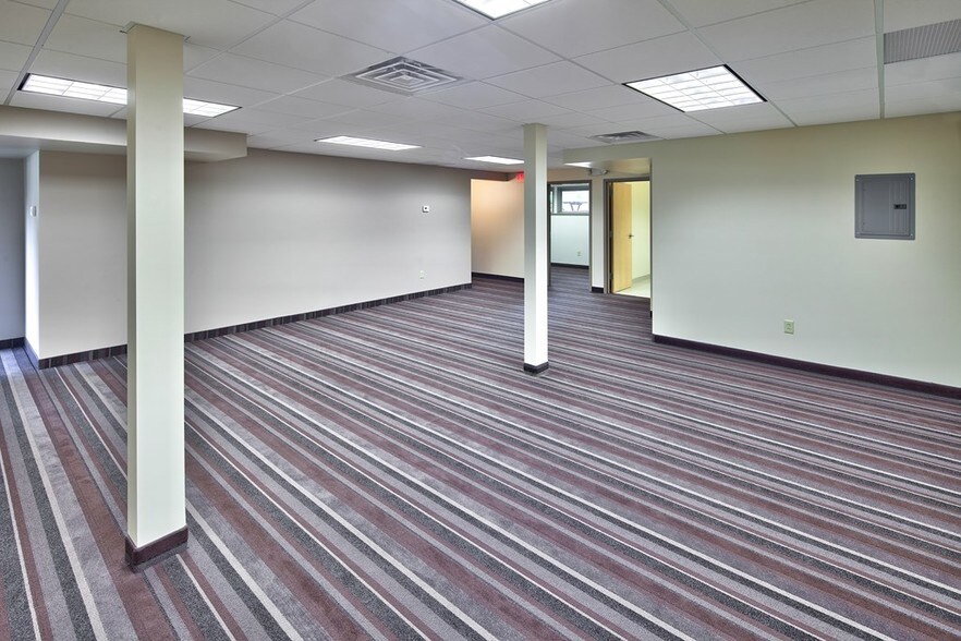 More Photos Of 1580 Elmwood Ave, Rochester Medical For Lease
