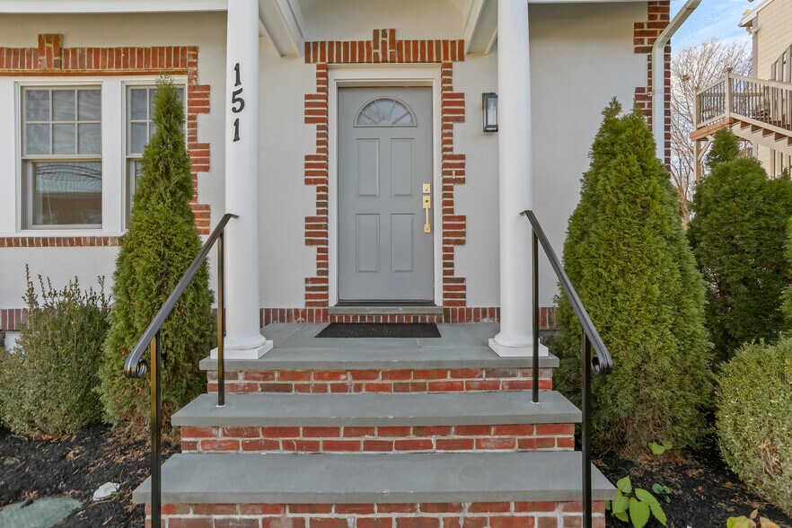 More Photos Of 151 Hamilton Ave, Greenwich Multifamily For Sale