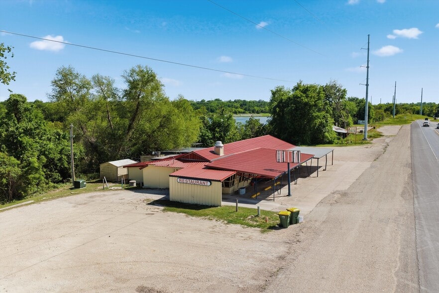 More Photos Of 1008 State Highway 6, Marlin Warehouse For Sale