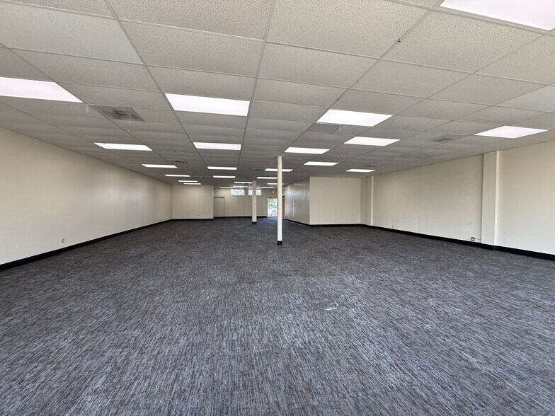 More Photos Of 4517-4525 Hollywood Blvd, Hollywood Storefront Retail Office For Lease