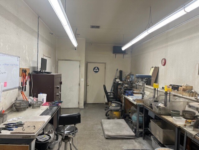 More Photos Of 110 Spring Hill Dr, Grass Valley Manufacturing For Lease
