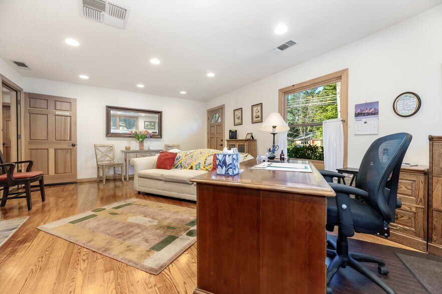 More Photos Of 825 Zion St, Nevada City Office For Sale