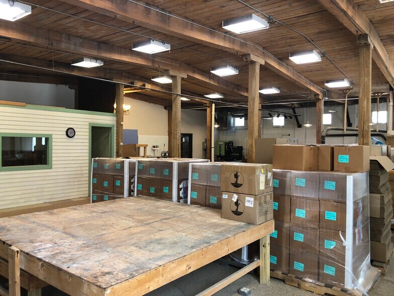 More Photos Of 43-45 Sturbridge Rd, Charlton Manufacturing For Lease