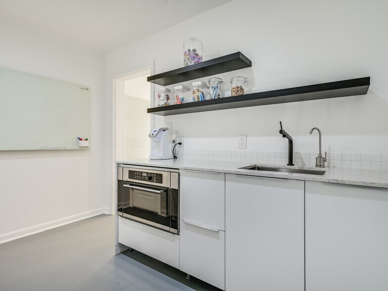 More Photos Of 2117 Shoalmont Dr, Austin Office Residential For Sale