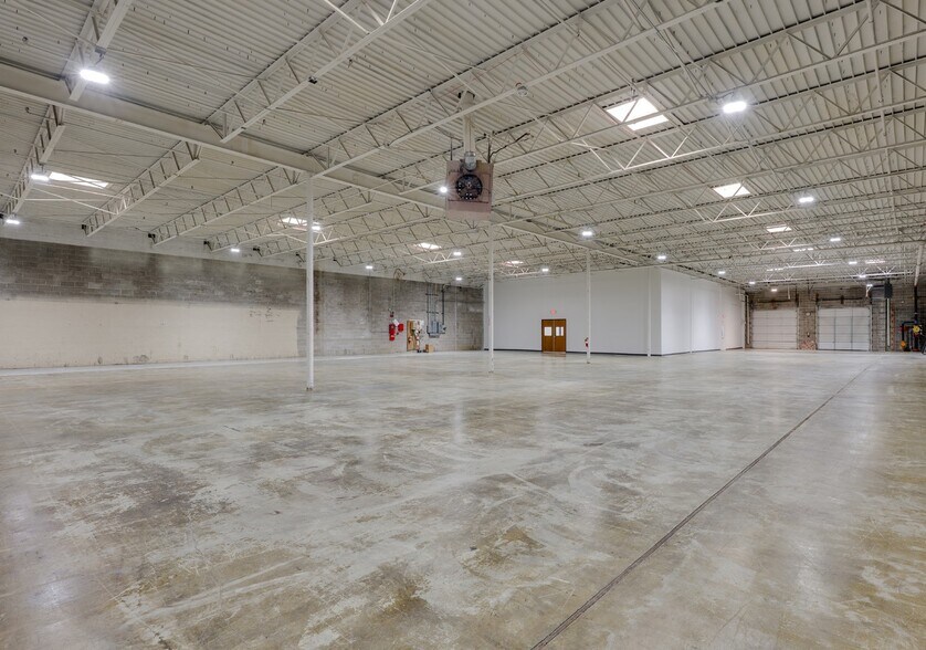 More Photos Of 4855 Cash Rd, Dallas Showroom For Lease
