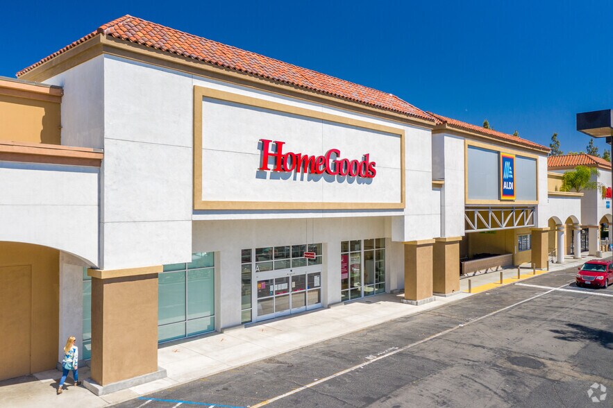 More Photos Of 1348-1366 W Valley Pky, Escondido Unknown For Lease