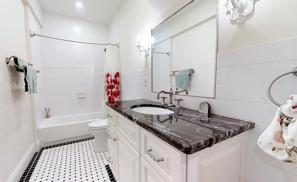 More Photos Of 29 E Market St, Corning Office Residential For Lease