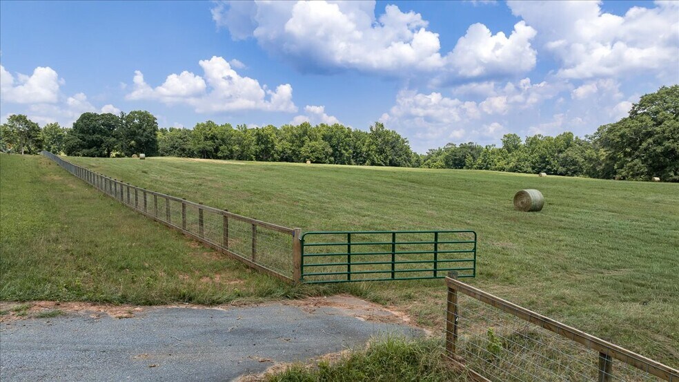 More Photos Of 9400 Commerce Rd, Athens Land For Sale