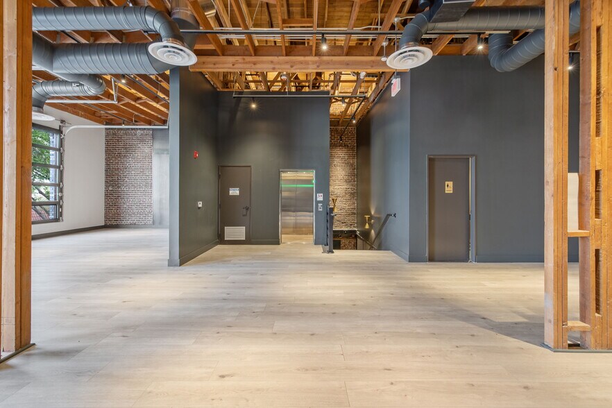 More Photos Of 215 W Main St, Visalia Restaurant For Lease