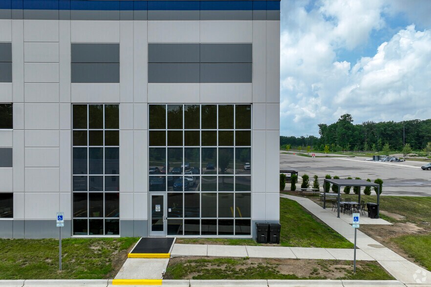 More Photos Of 42060 Ecorse Rd, Van Buren Township Warehouse For Lease