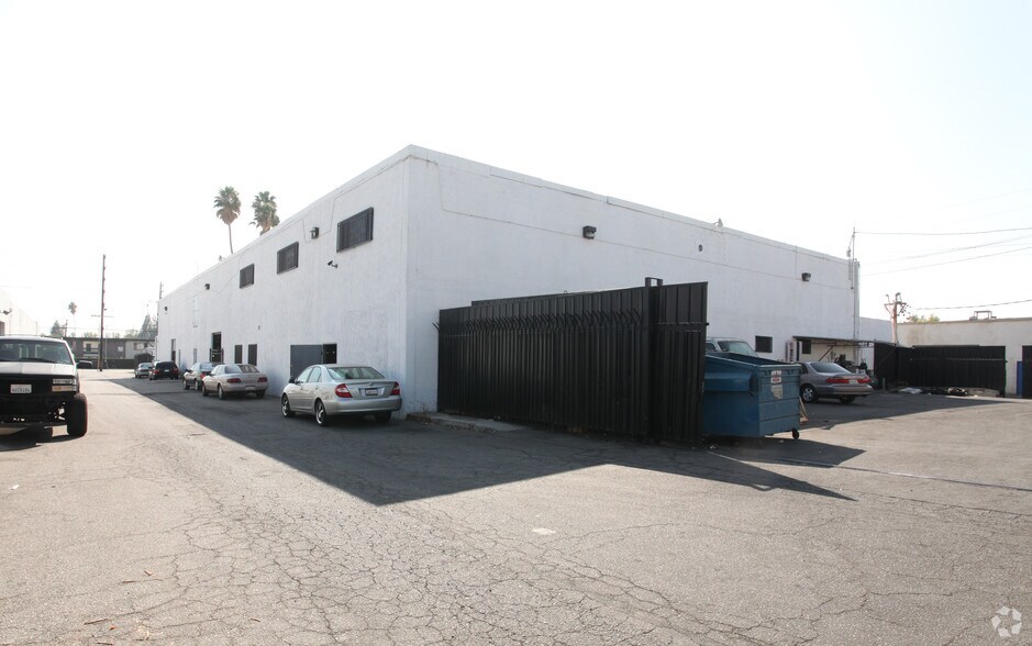 More Photos Of 19015 Parthenia St, Northridge Warehouse For Lease