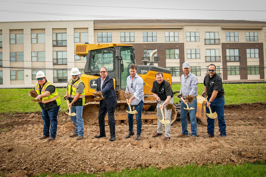 More Photos Of 7022 Old Katy Rd, Houston Showroom For Sale