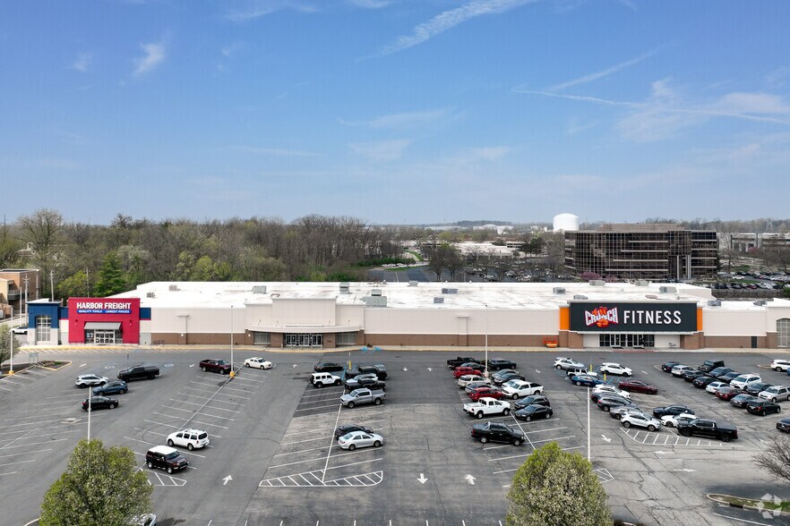 More Photos Of 8752 Michigan Rd, Indianapolis Department Store For Lease