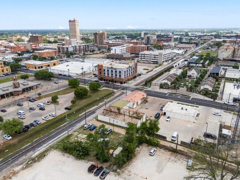 More Photos Of 401 S 8th St, Waco General Retail For Sale