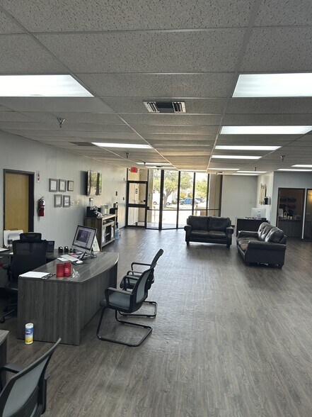 More Photos Of 1030-1048 Trend Dr, Carrollton Distribution For Lease