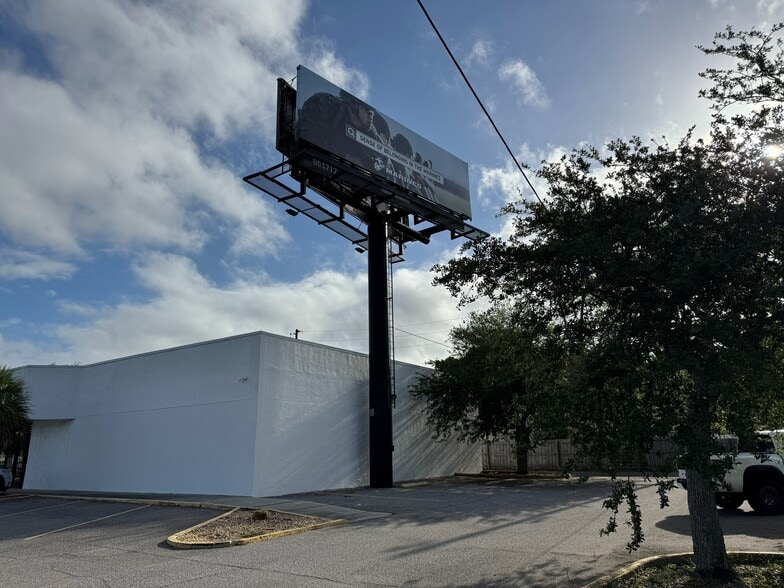 More Photos Of 4801 66th St N, Kenneth City Mixed Retail For Sale