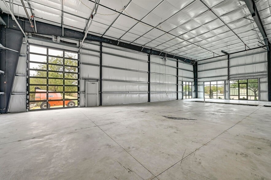 More Photos Of 300 Co 199 rd, Hutto Flex For Lease