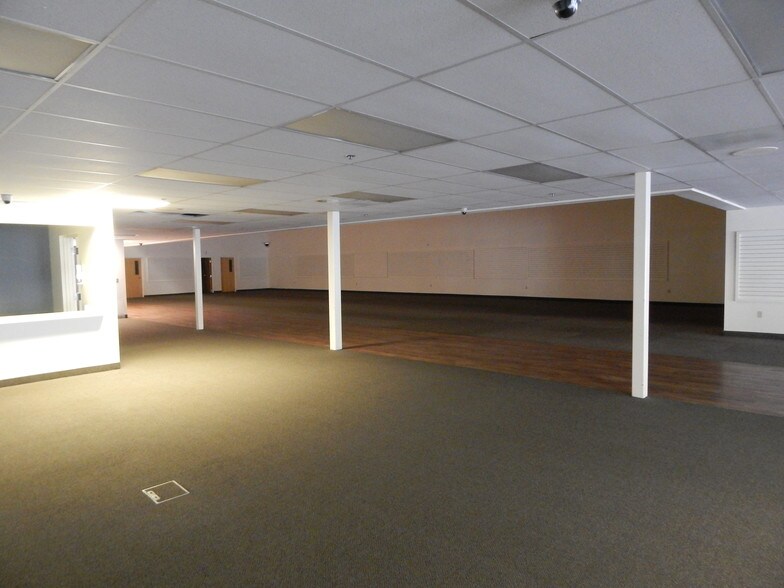 More Photos Of 2475 NW Stewart Pky, Roseburg General Retail For Lease