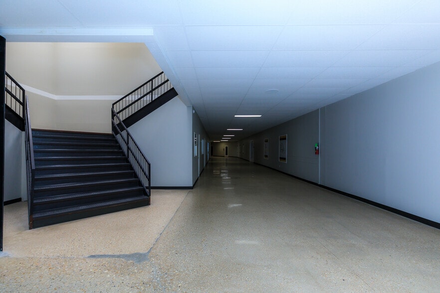 More Photos Of 401 N Main St, Gravois Mills Office For Lease