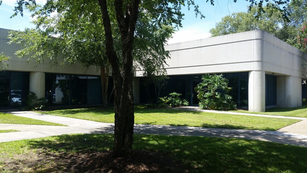 More Photos Of 2114 Airport Blvd, Pensacola Office For Lease