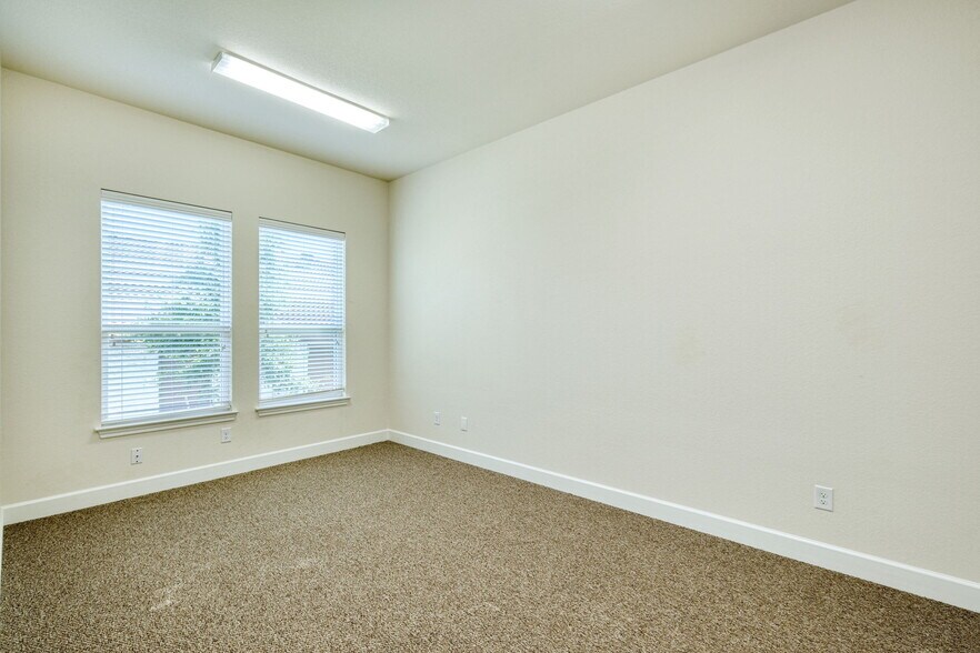 More Photos Of 1009 W Pecan St, Pflugerville Medical For Sale