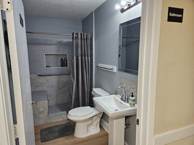 More Photos Of 1710 N McDonald St, McKinney Assisted Living For Sale