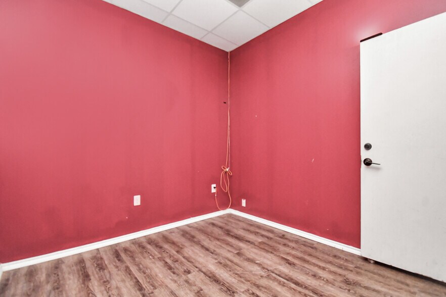 More Photos Of 2635 Gessner, Houston Unknown For Lease