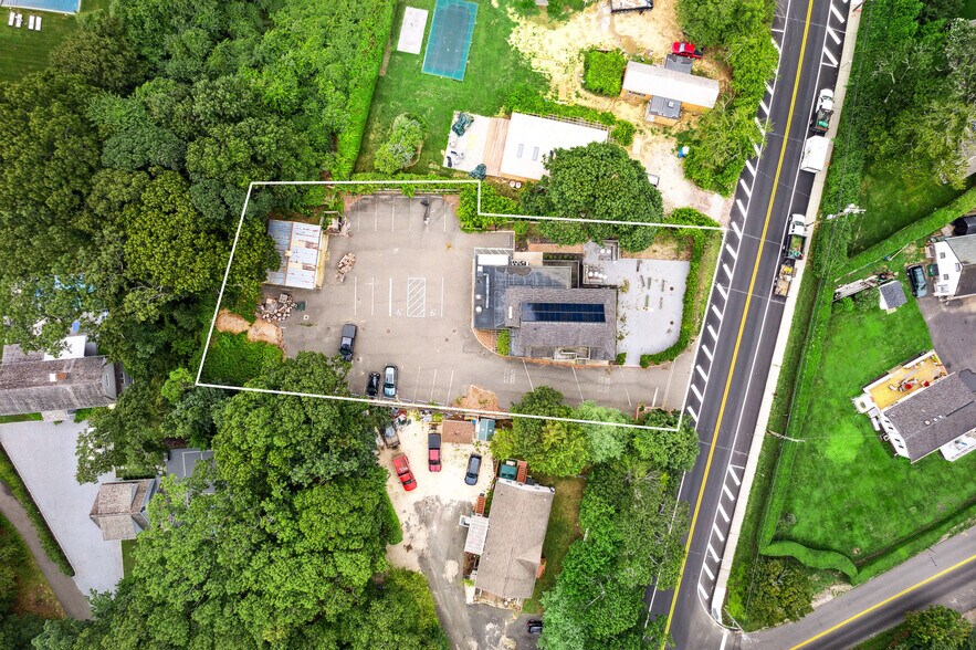 More Photos Of 203 Bridgehampton Tpke, Bridgehampton Restaurant For Lease