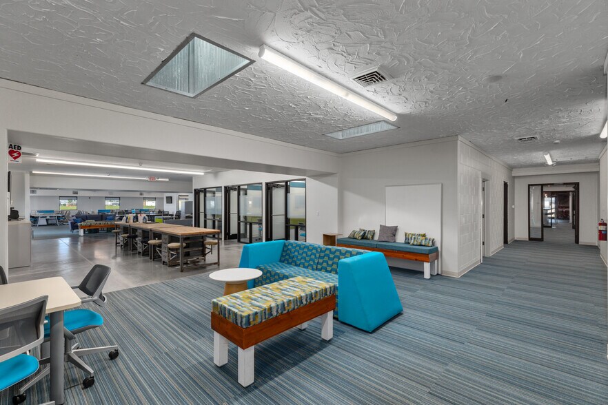 More Photos Of 1403 W Stamer Dr, Litchfield Restaurant For Lease