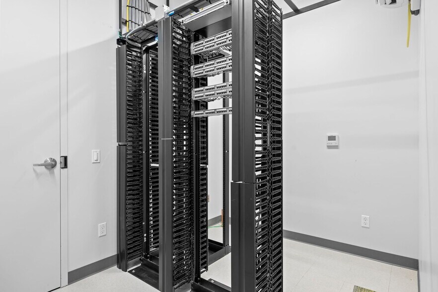 More Photos Of 6398 Cindy Ln, Carpinteria Office For Sale