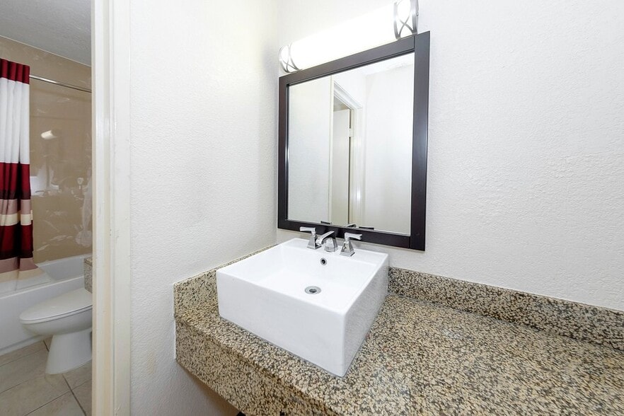 More Photos Of 10901 Harts Rd, Jacksonville Hotel For Sale