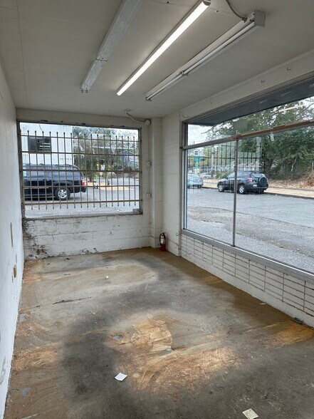 More Photos Of 4850 37th Ave S, Seattle Freestanding For Lease