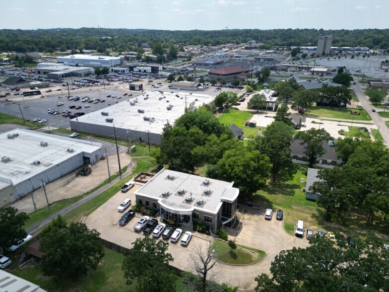 More Photos Of 5704 Euper Ln, Fort Smith Loft Creative Space For Sale