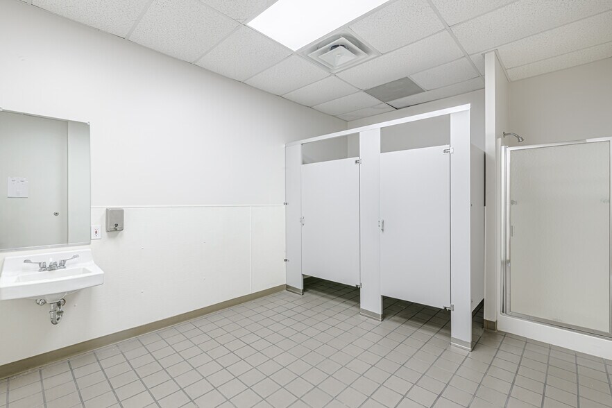 More Photos Of 1715 W Commerce Dr, Marshall Service For Sale