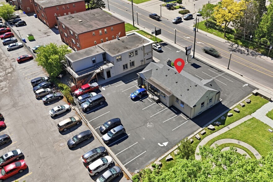More Photos Of 60 King St W, Hamilton Office For Sale