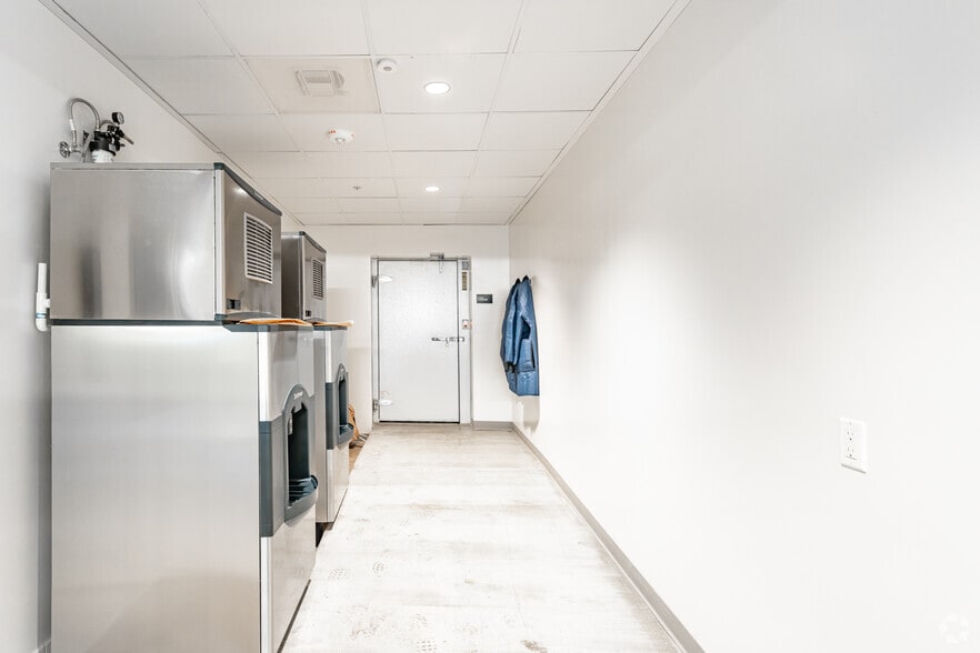 More Photos Of 16711-16725 Hawthorne Blvd, Lawndale Unknown For Lease