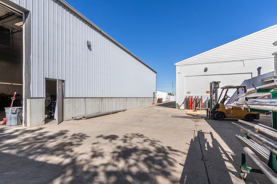 More Photos Of 5095 Crookshank Rd, Cincinnati Light Manufacturing For Sale