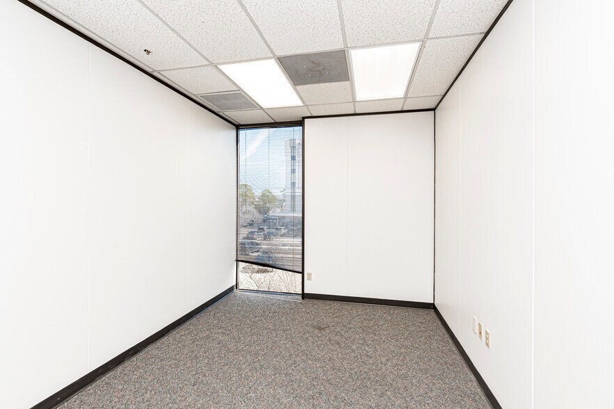 More Photos Of 11550 Newcastle Ave, Baton Rouge Office For Lease