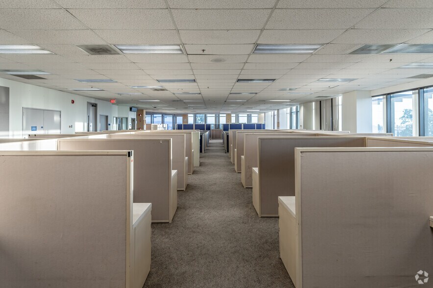 More Photos Of 625 N Grand Ave, Santa Ana Office For Sale
