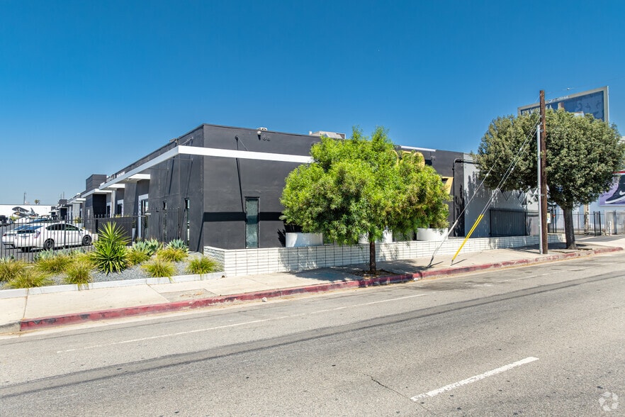 More Photos Of 7059-7077 1/2 Vineland Ave, North Hollywood Unknown For Lease