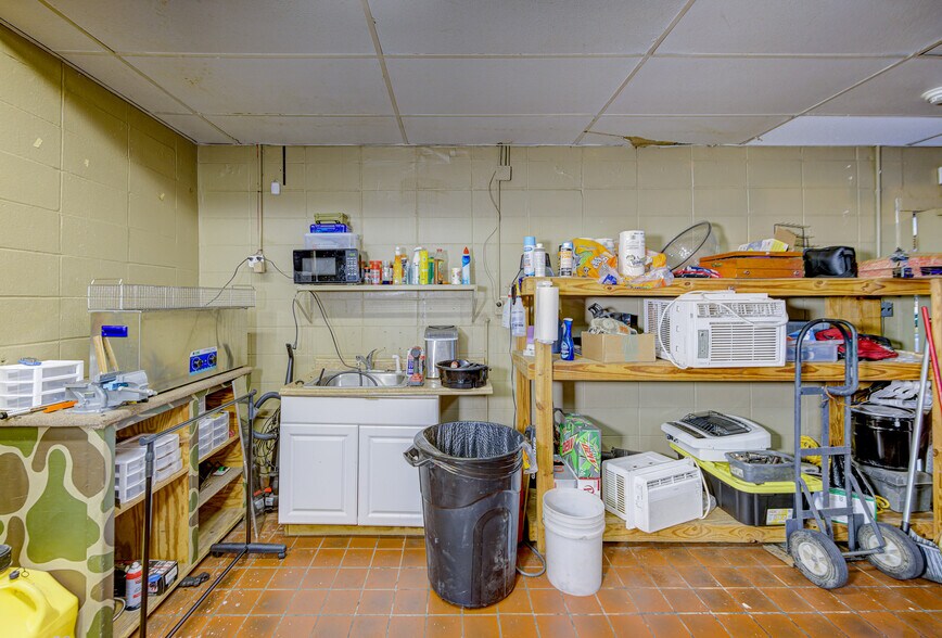 More Photos Of 3412 Washington St, Vicksburg Freestanding For Sale