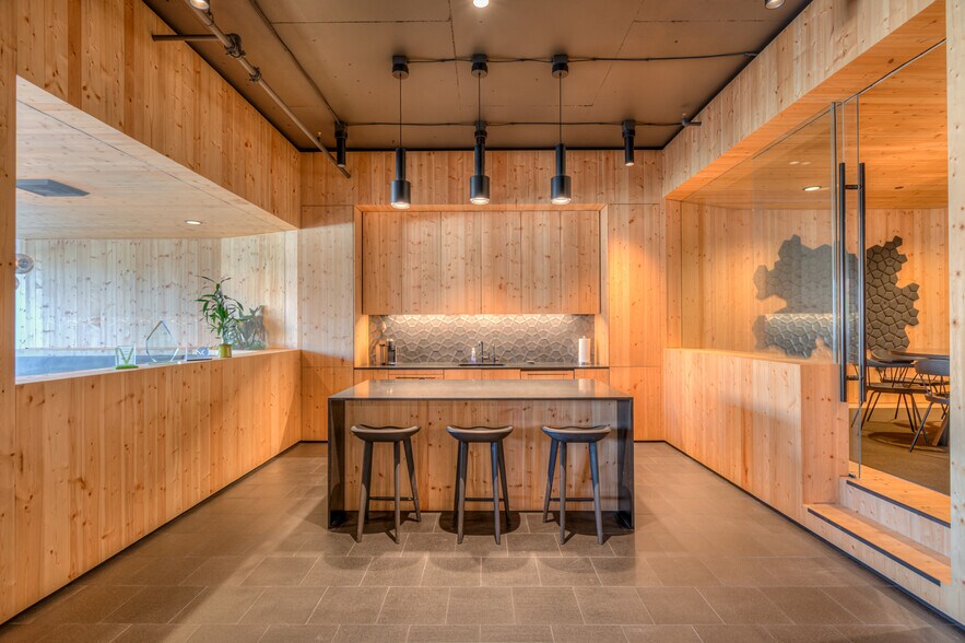 More Photos Of 919 NW Bond St, Bend Office Residential For Lease