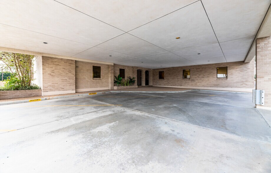 More Photos Of 208 E Houston St, Beeville Office For Sale