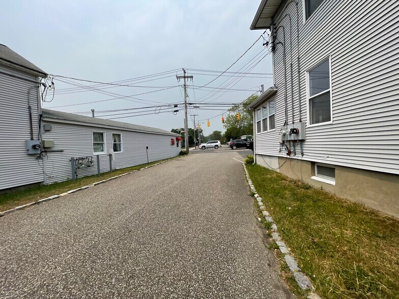 More Photos Of 744-748 Montauk Hwy, Bayport Storefront Retail Residential For Lease