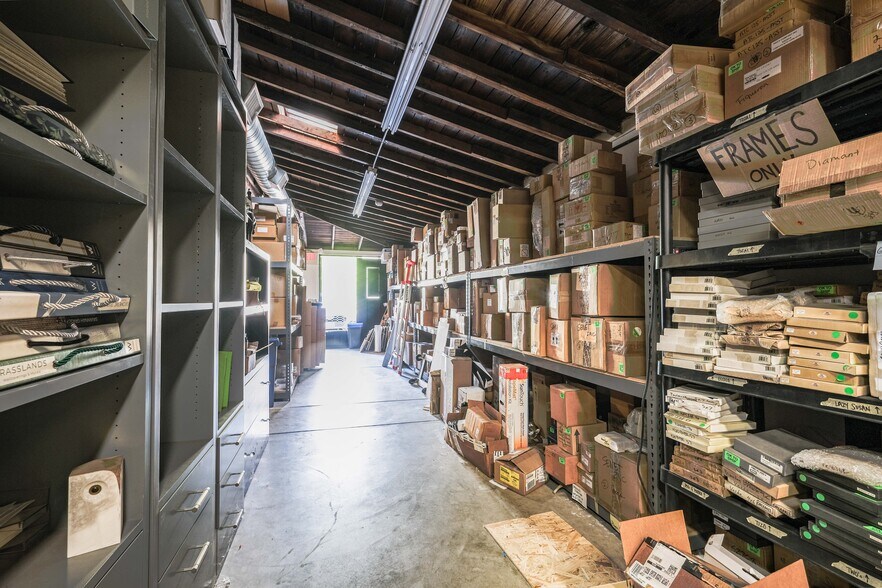 More Photos Of 4875 W Washington Blvd, Los Angeles Storefront For Lease